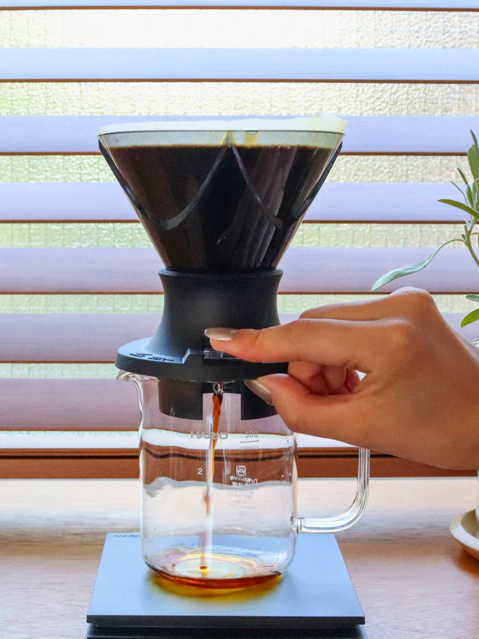 Hario MUGEN SWITCH Immersion Dripper (200ml - Plastic) - Image 9